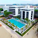 Royal G Max Hotel