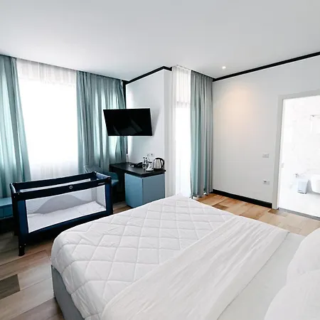 Royal G Max 5* Golem (Tirana)