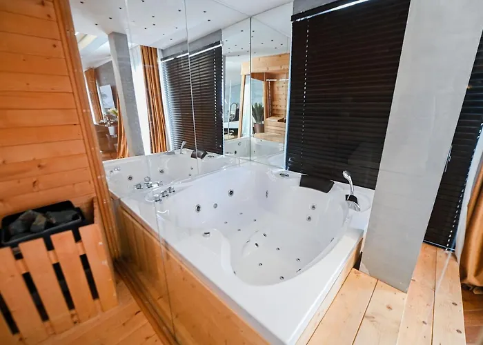 Royal G Max 5* Golem (Tirana)