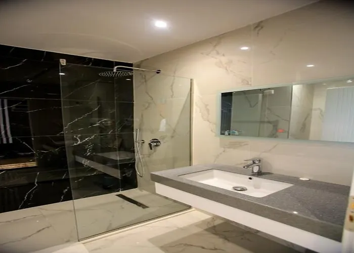 Отель Royal G Max 5*