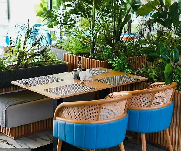 Отель Royal G Max 5*