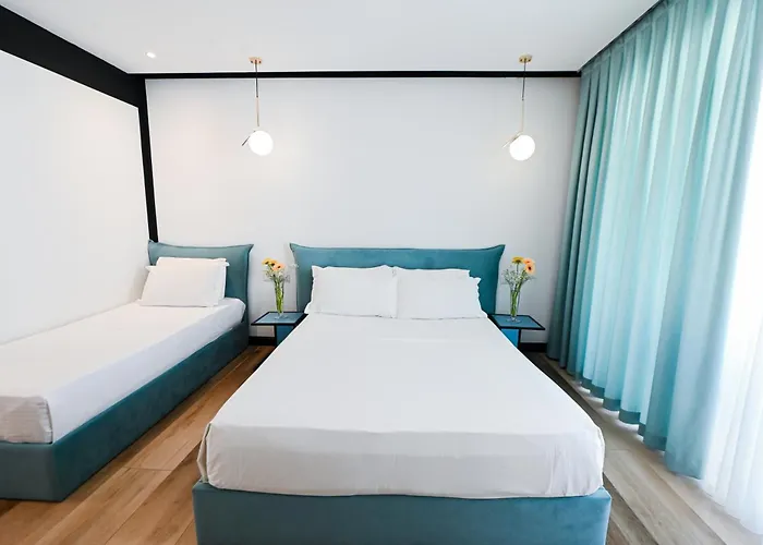 Royal G Max Отель Голем